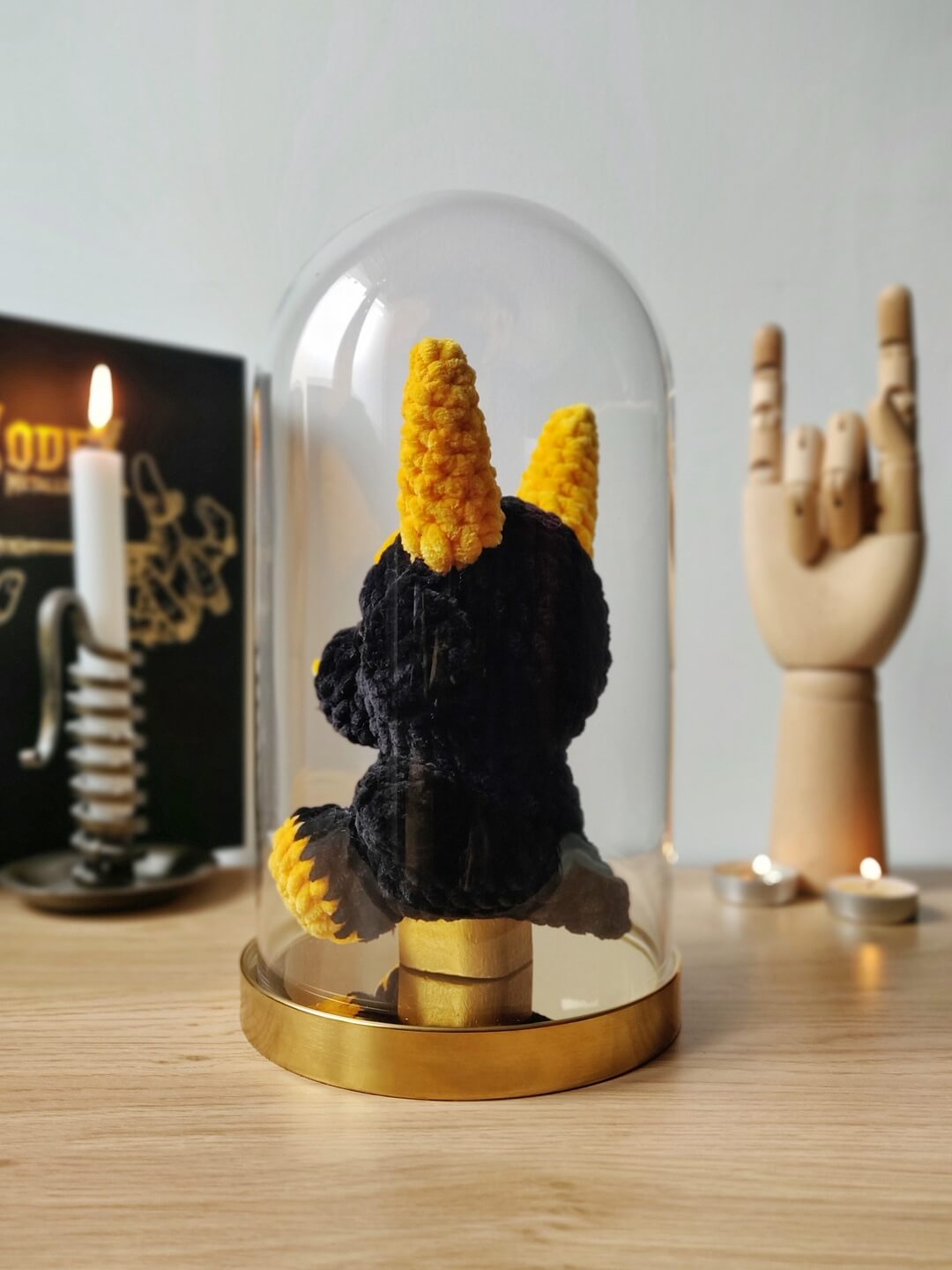 Baphomet sous cloche noir et jaune - Produit fini – Image 4