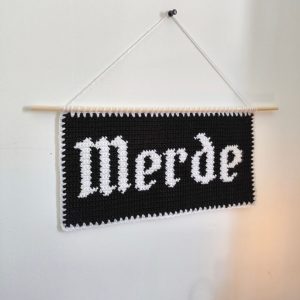Tapisserie "M*rde" au Crochet - Produit fini – Image 6