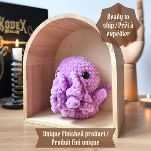 amigurumi cthulhu lilas sous arche
