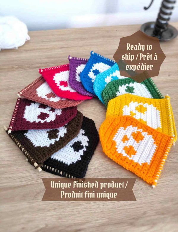 mini tapisserie au crochet crâne