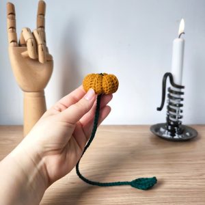 Marque-page citrouille au crochet - Sur commande – Image 5