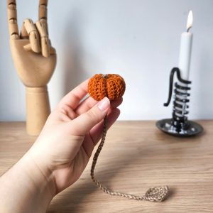 Marque-page citrouille au crochet - Sur commande – Image 2