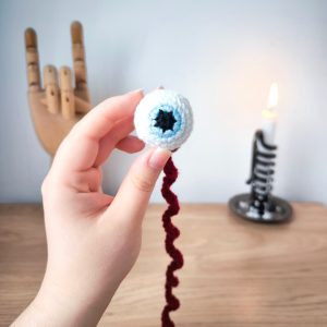 Marque-page œil au crochet - Produit fini – Image 3