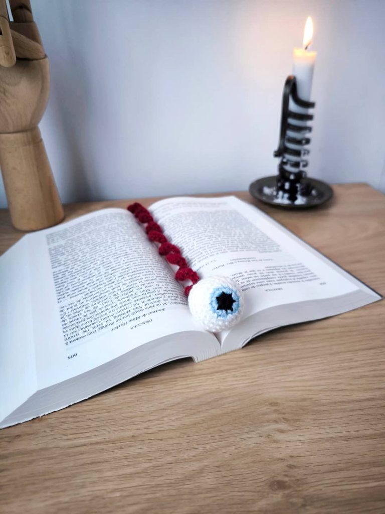 Marque-page œil au crochet - Produit fini