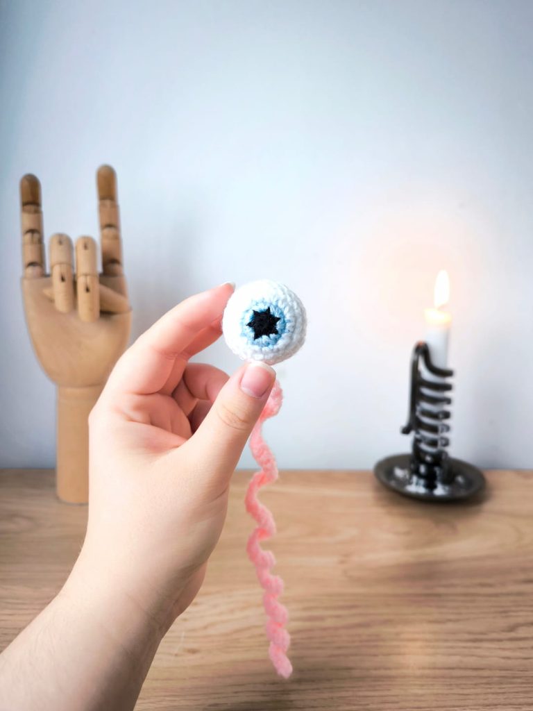 Marque-page œil au crochet - Produit fini
