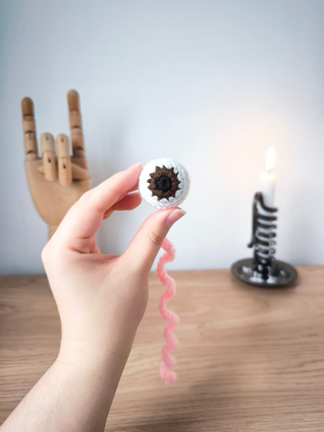 Marque-page œil au crochet - Produit fini – Image 6