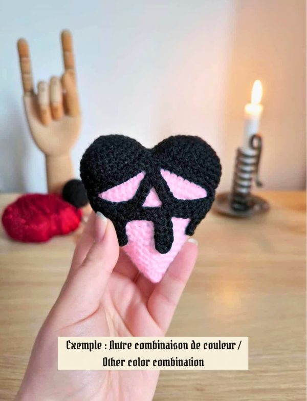 Cœur empoisonné en crochet sous cloche | Couleurs personnalisables