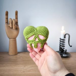 Porte-clé Cœur Empoisonné en Crochet | Couleurs personnalisables – Image 3