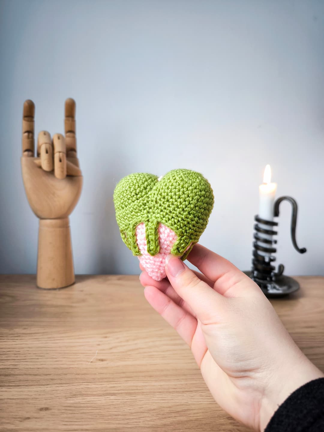 Porte-clé Cœur Empoisonné en Crochet | Couleurs personnalisables – Image 4