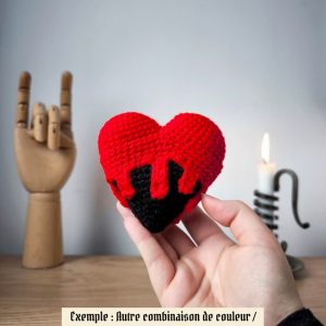 Porte-clé Cœur Empoisonné en Crochet | Couleurs personnalisables – Image 7
