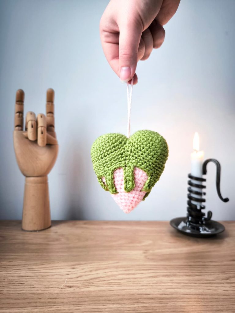 Porte-clé Cœur Empoisonné en Crochet | Couleurs personnalisables